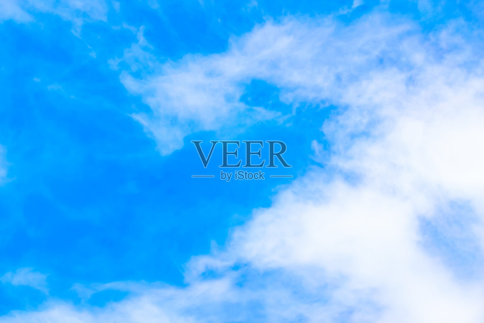 雨季的清晨阳光。照片摄影图片