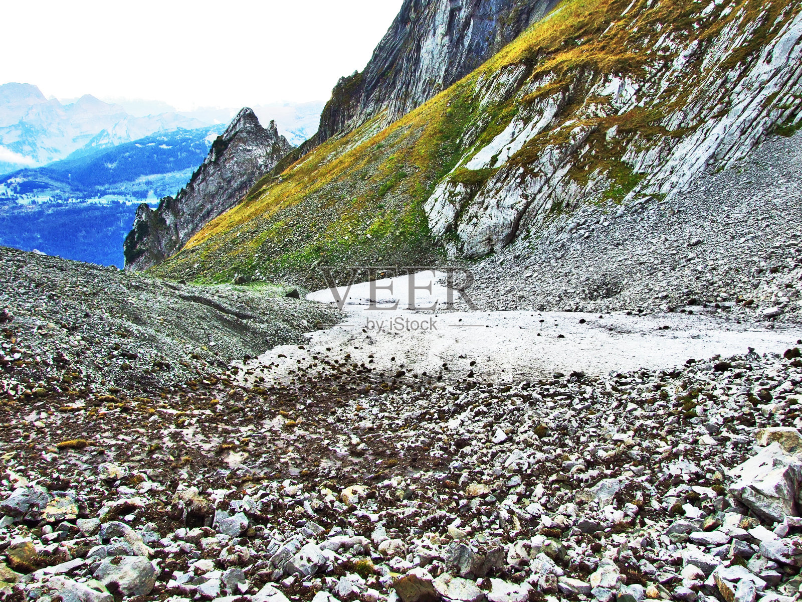 来自阿尔卑斯山脉的石头和岩石照片摄影图片