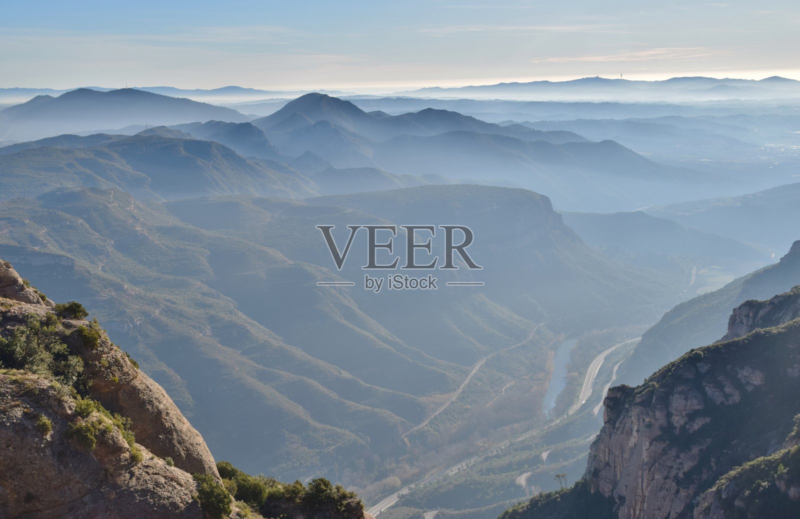 蒙特塞拉特的山谷和山景照片摄影图片