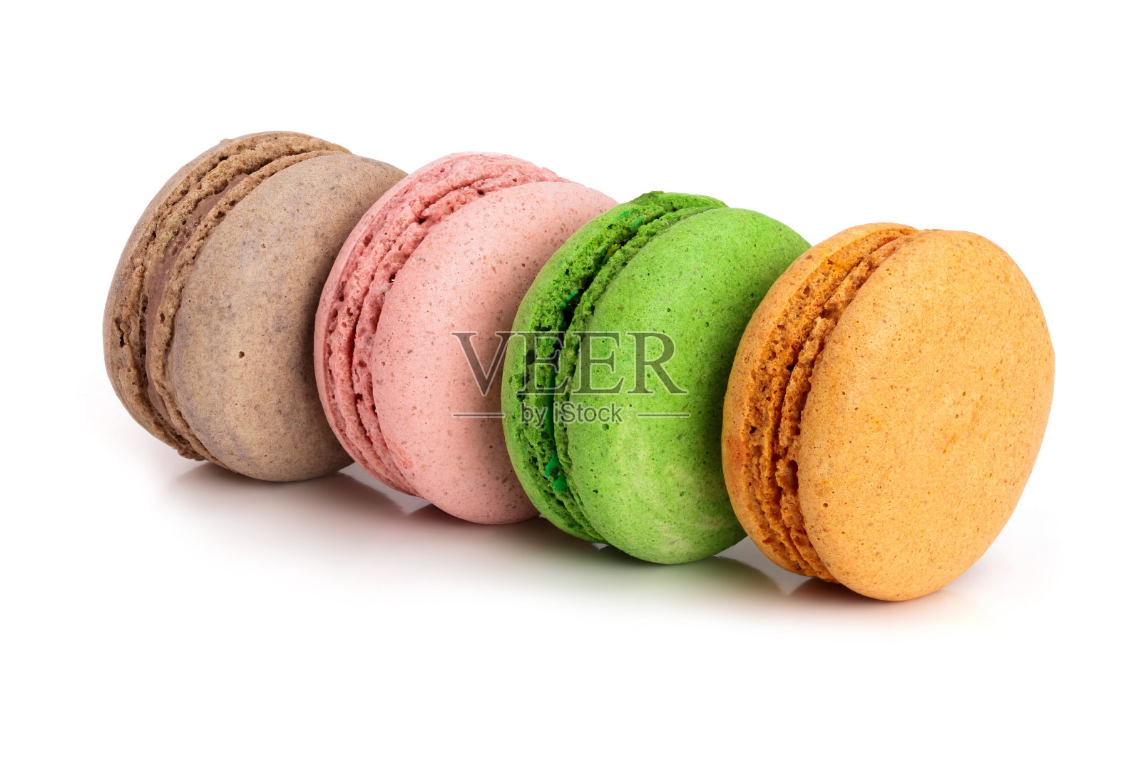 四个杏仁饼干孤立在白色背景的特写照片摄影图片