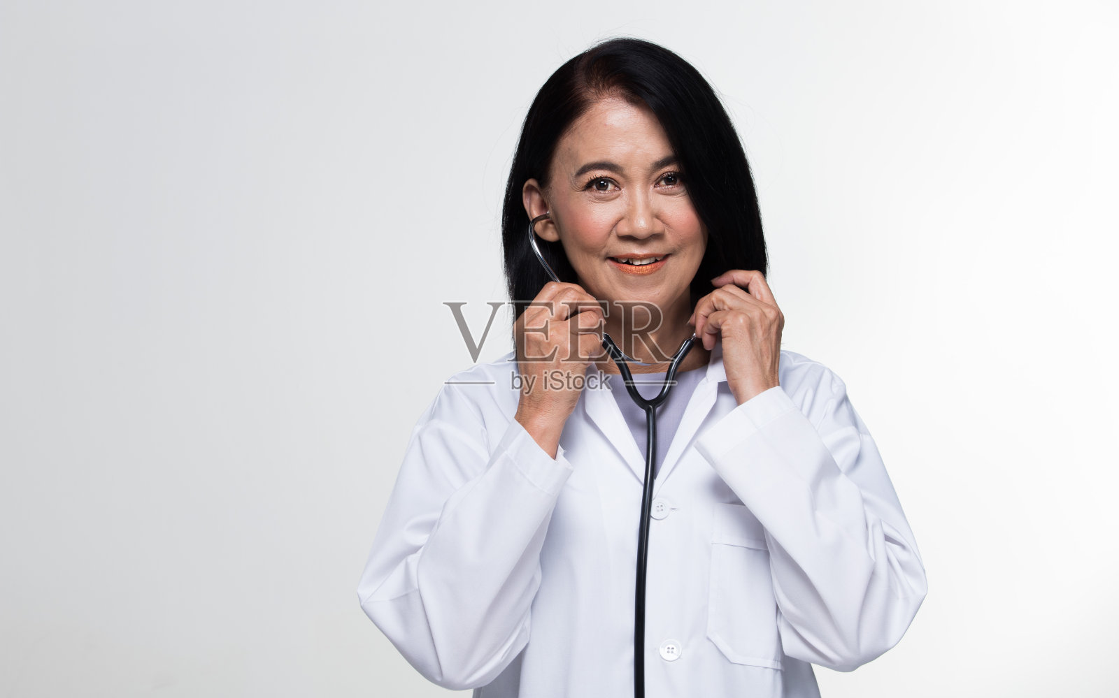 老年人50 60岁老年社会医生照片摄影图片