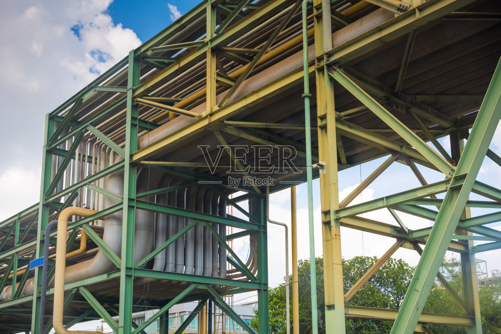 石化厂中的炼油厂和天然气工业照片摄影图片