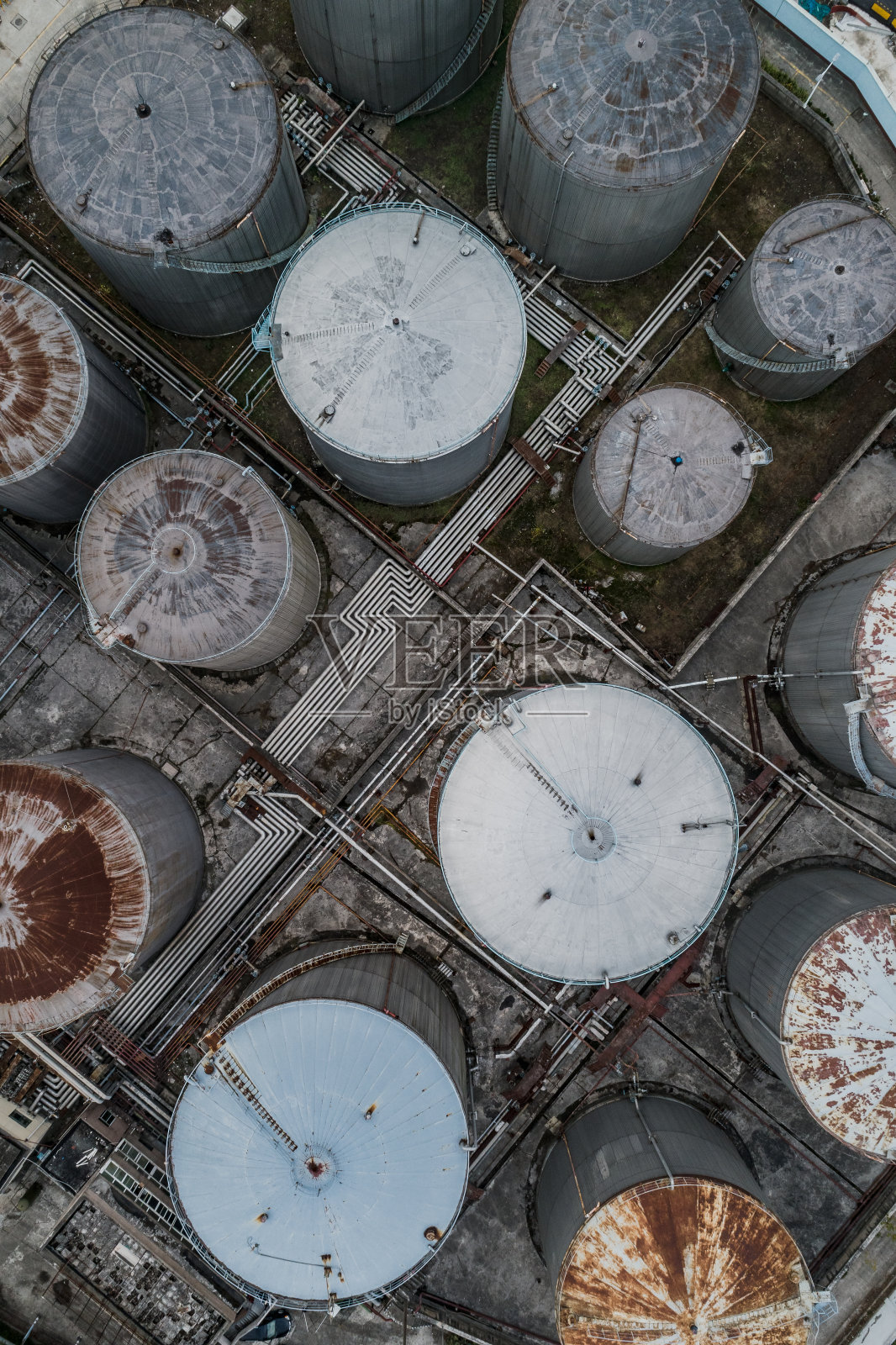 管道和储罐鸟瞰图照片摄影图片