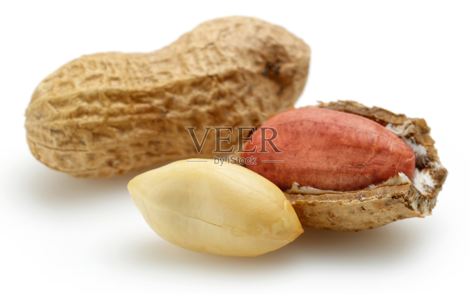 花生孤立在白色背景上照片摄影图片