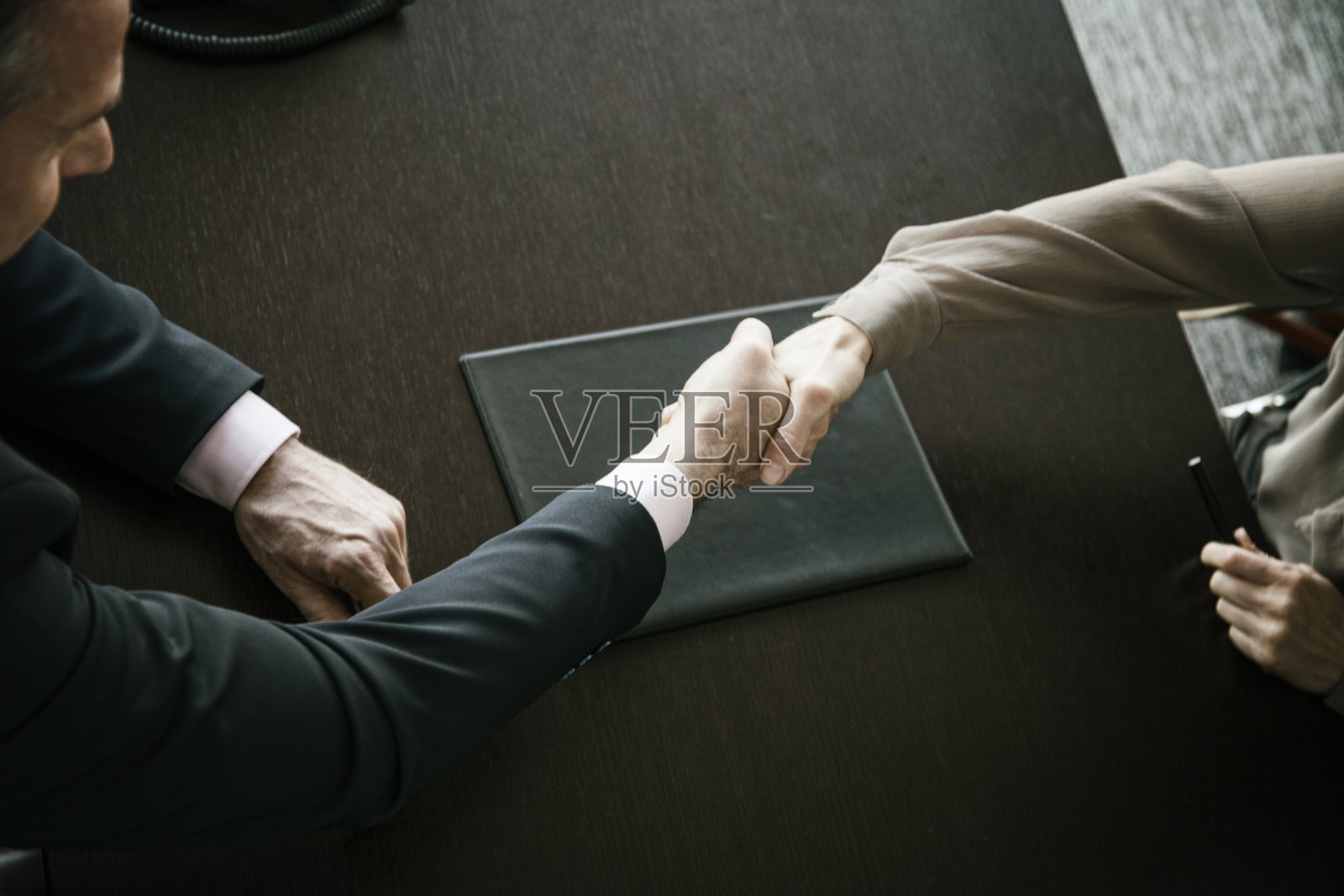 合同签署的握手照片摄影图片