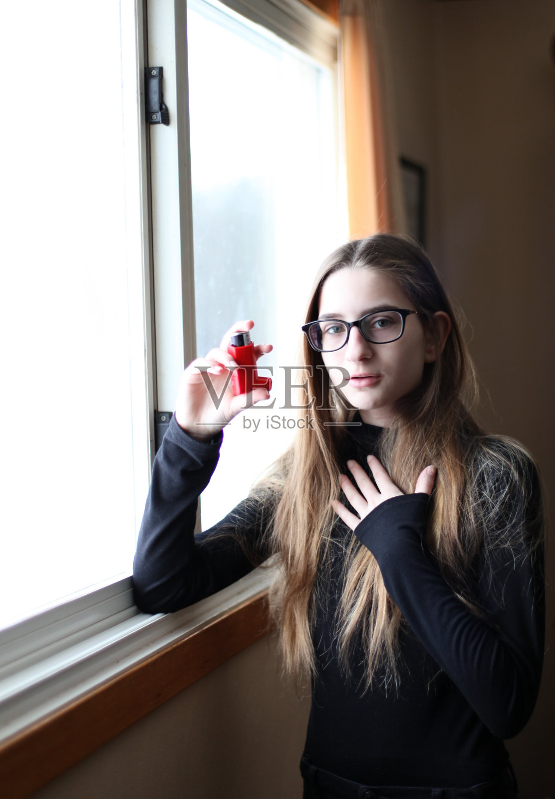 青少年患有哮喘照片摄影图片