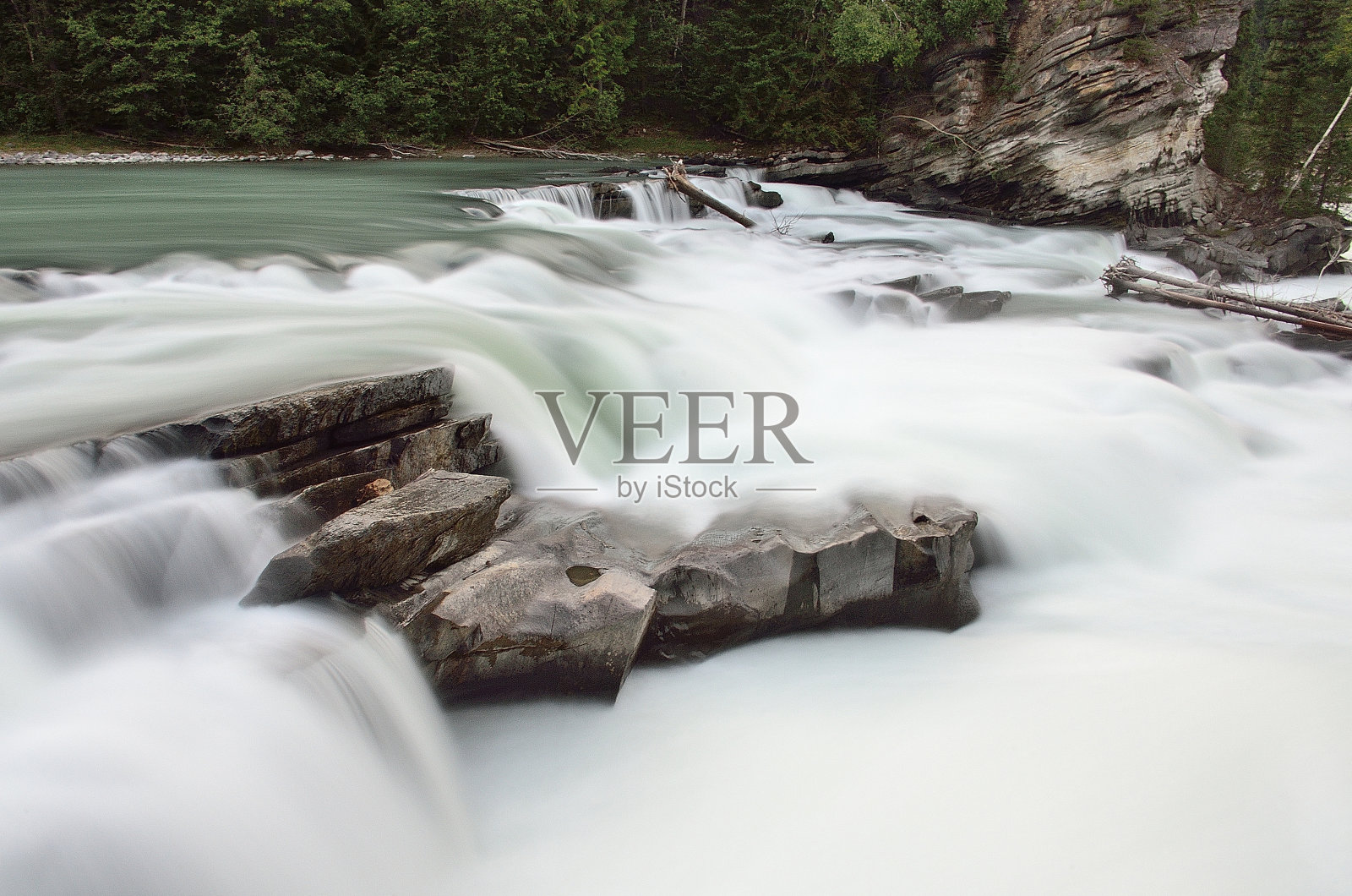 里尔加德瀑布照片摄影图片