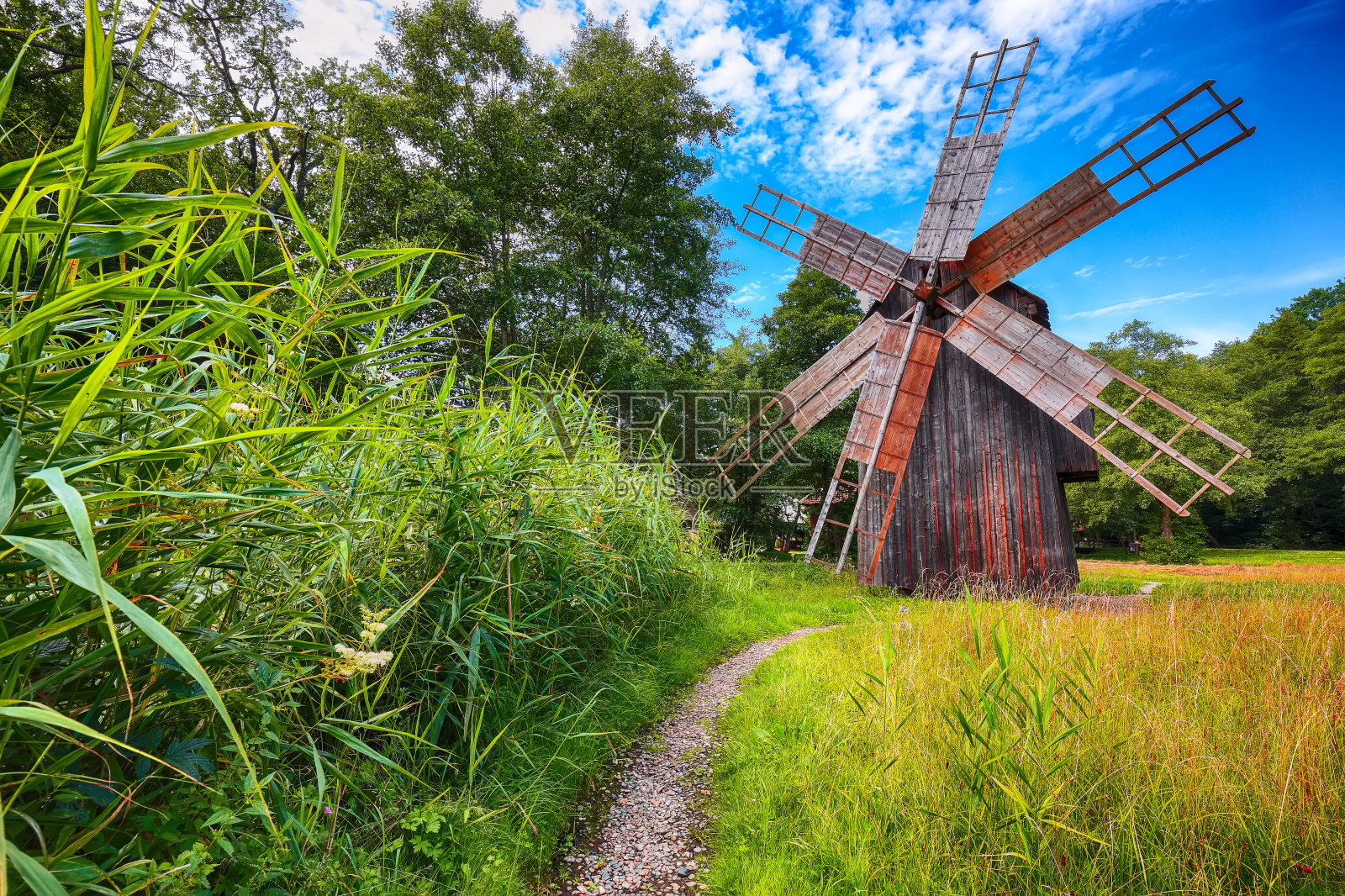 传统的罗马尼亚风车照片摄影图片