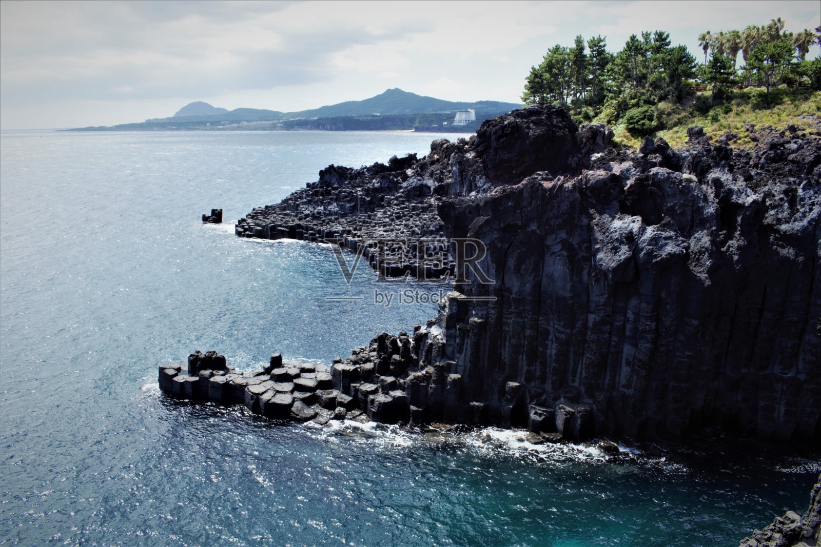 韩国济州岛的十三全里悬崖照片摄影图片