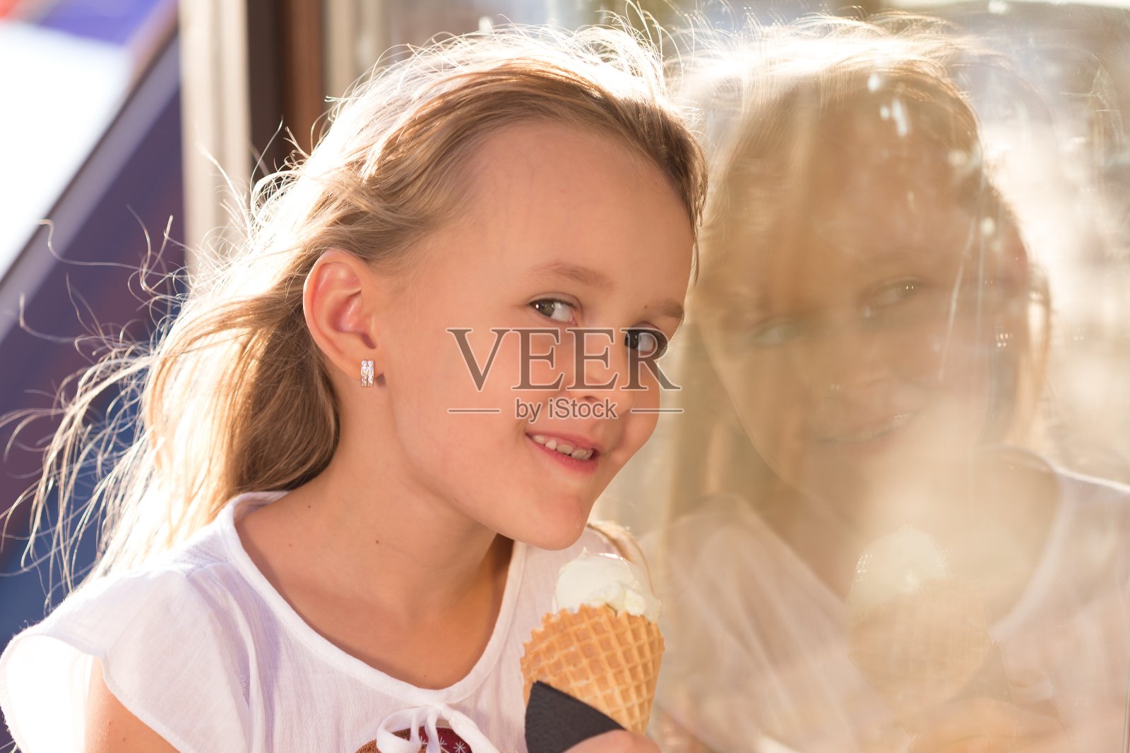 脸,冰淇淋,特写照片摄影图片