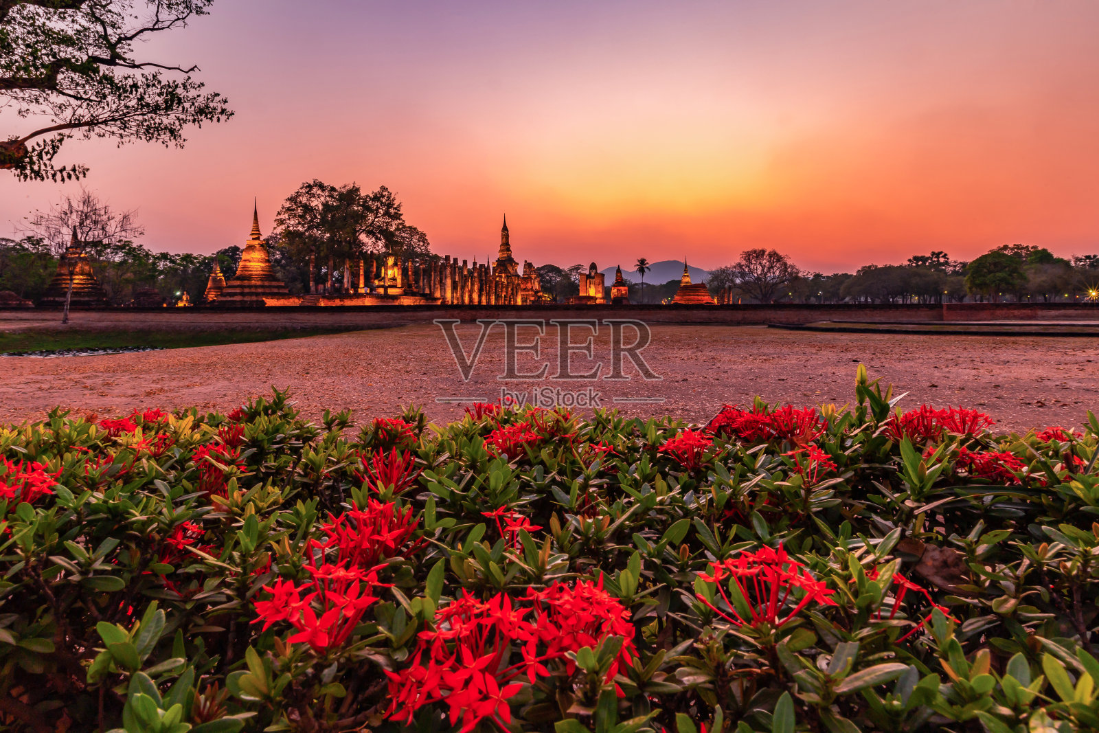 素可泰历史公园的正午和黄昏照片摄影图片