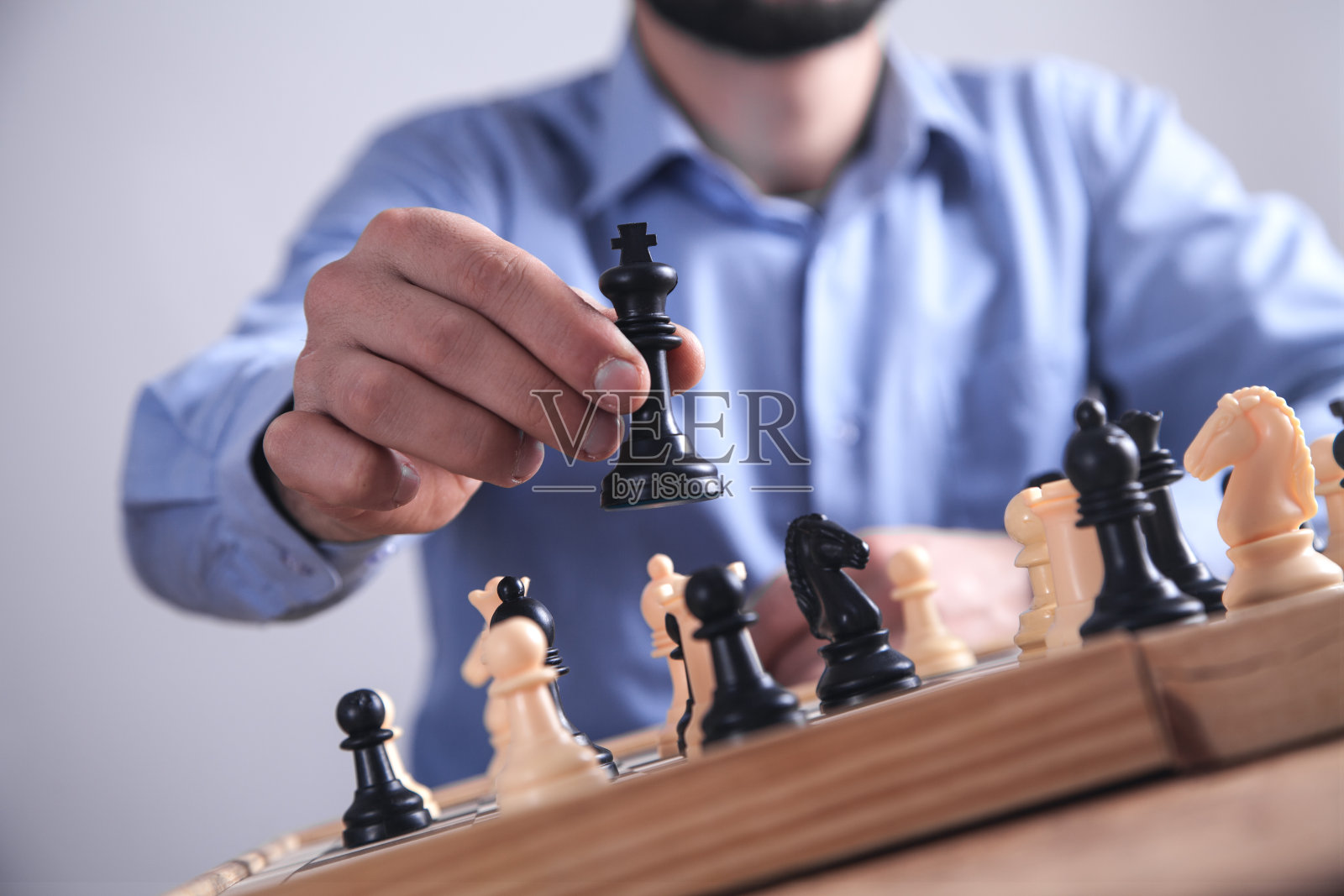 人下棋。竞争战略的概念照片摄影图片