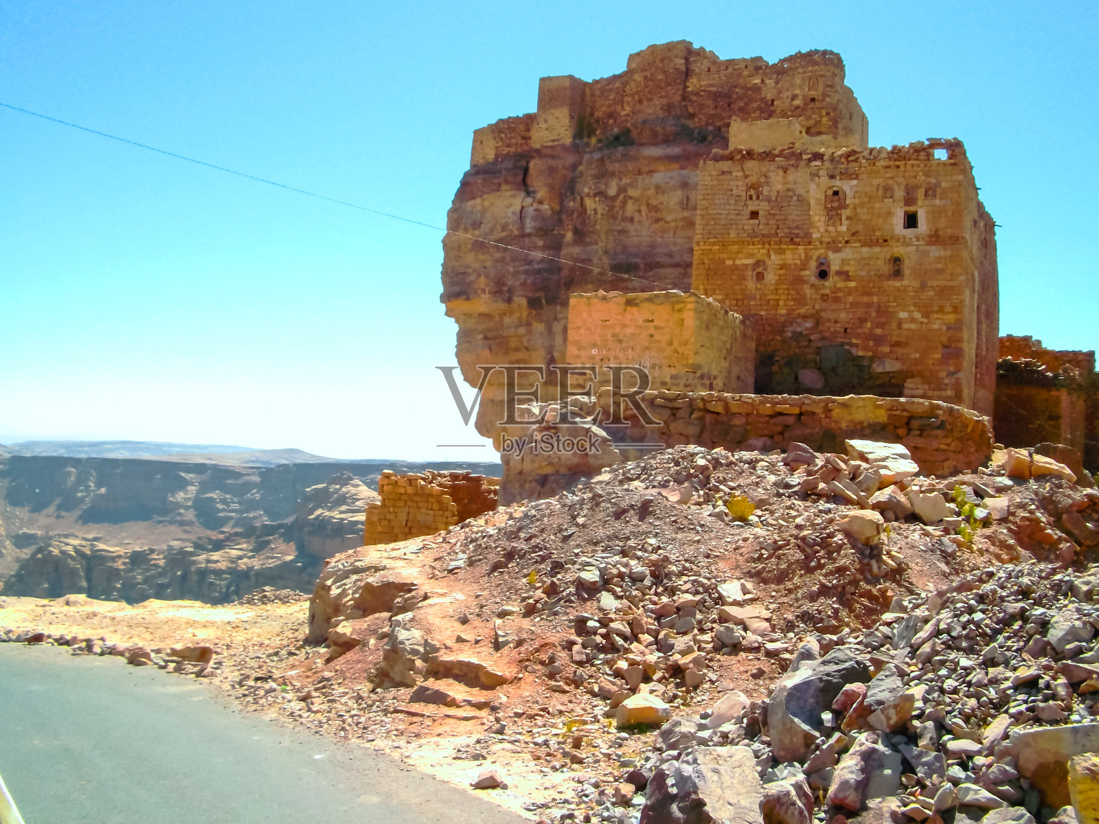 也门萨那市的街道和建筑照片摄影图片