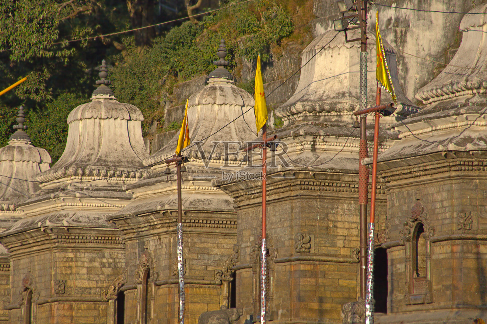 印度加德满都Pashupatinath寺庙的神圣巴格马蒂河照片摄影图片