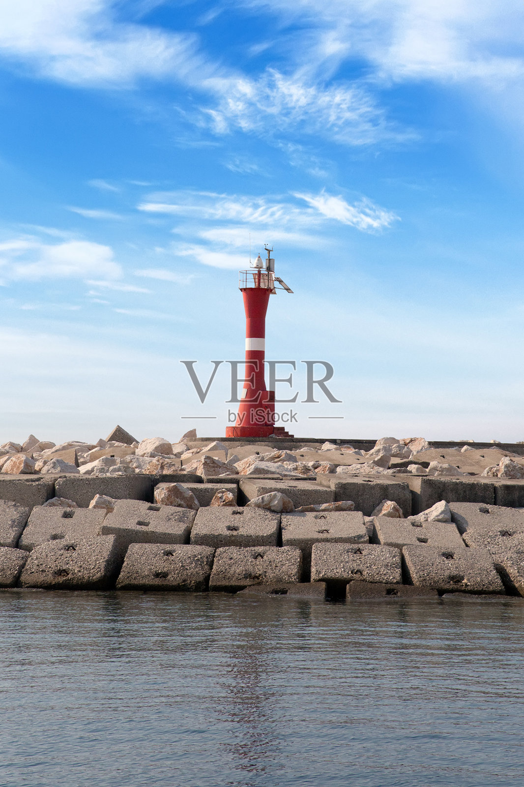 石岛上的灯塔照片摄影图片