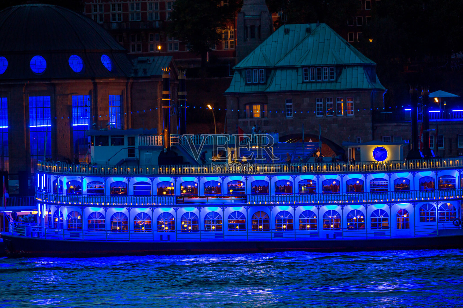 明轮船在汉堡港照片摄影图片