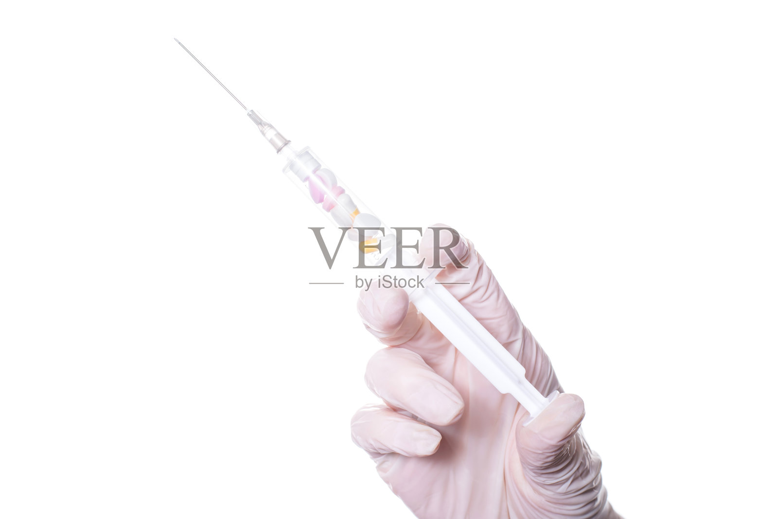 流行病提升研究实验室胰岛素面临床医院概念。近距离生活照片的手穿着一次性手套拿着注射器与不同的许多药丸。孤立在背景照片摄影图片