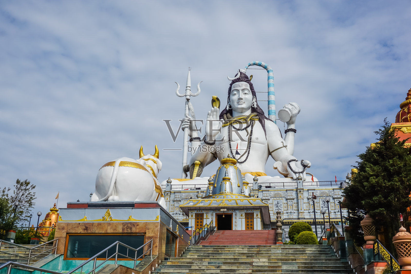 印度锡金南池查尔丹巨大的湿婆雕像照片摄影图片