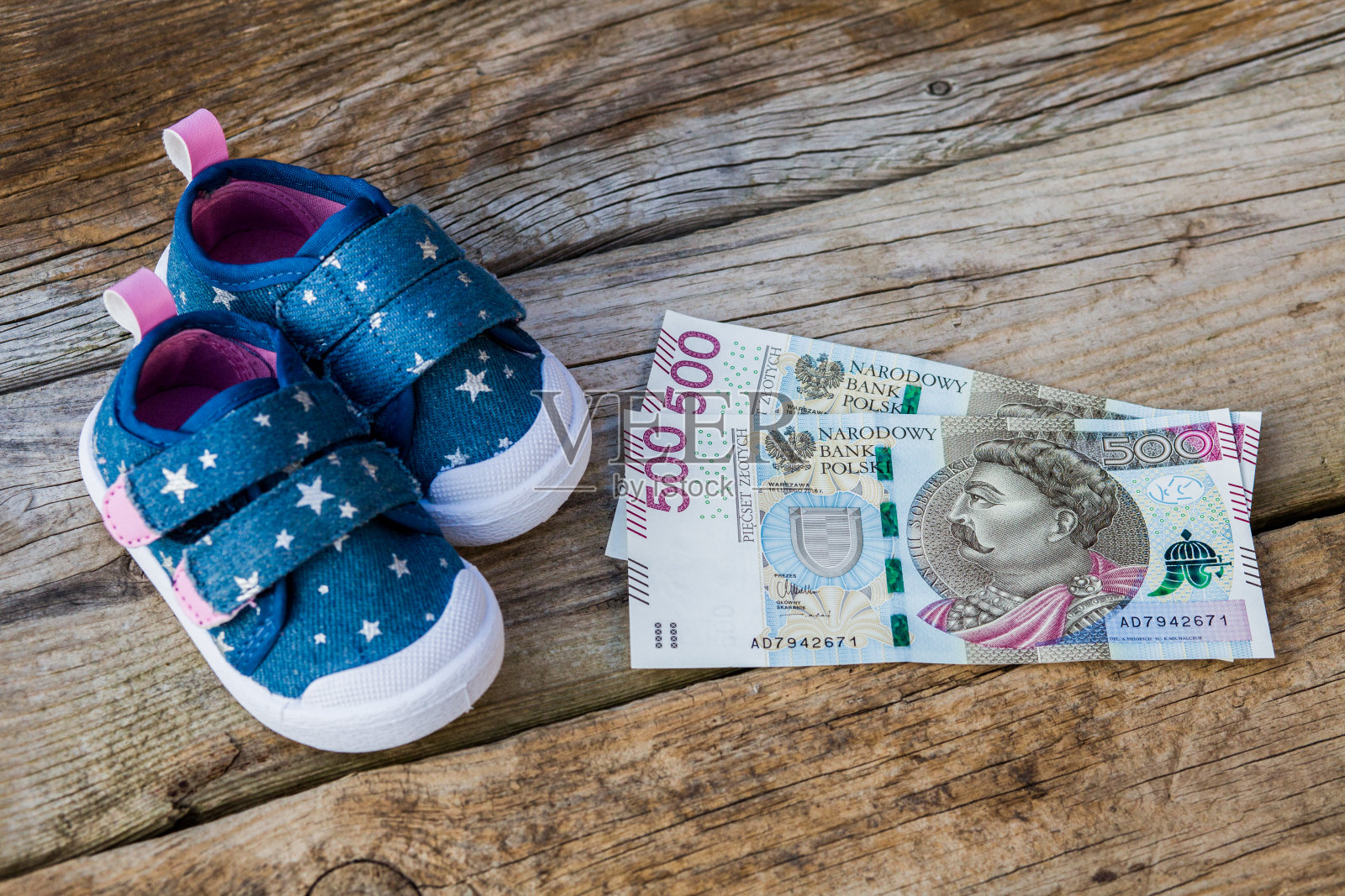 对儿童联合融资。家庭500 +。波兰的社会政策照片摄影图片