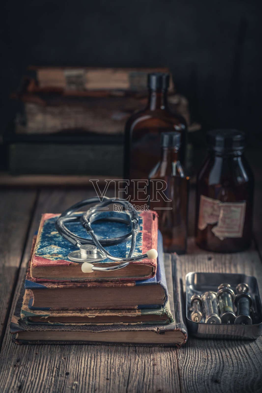 经典听诊器特写作为医学教育理念照片摄影图片