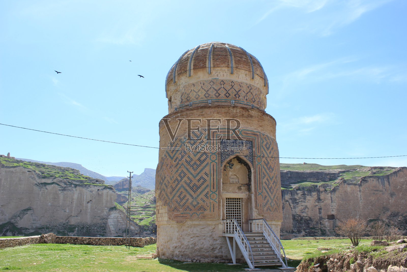 游览历史名城Hasankeyf。蝙蝠侠照片摄影图片