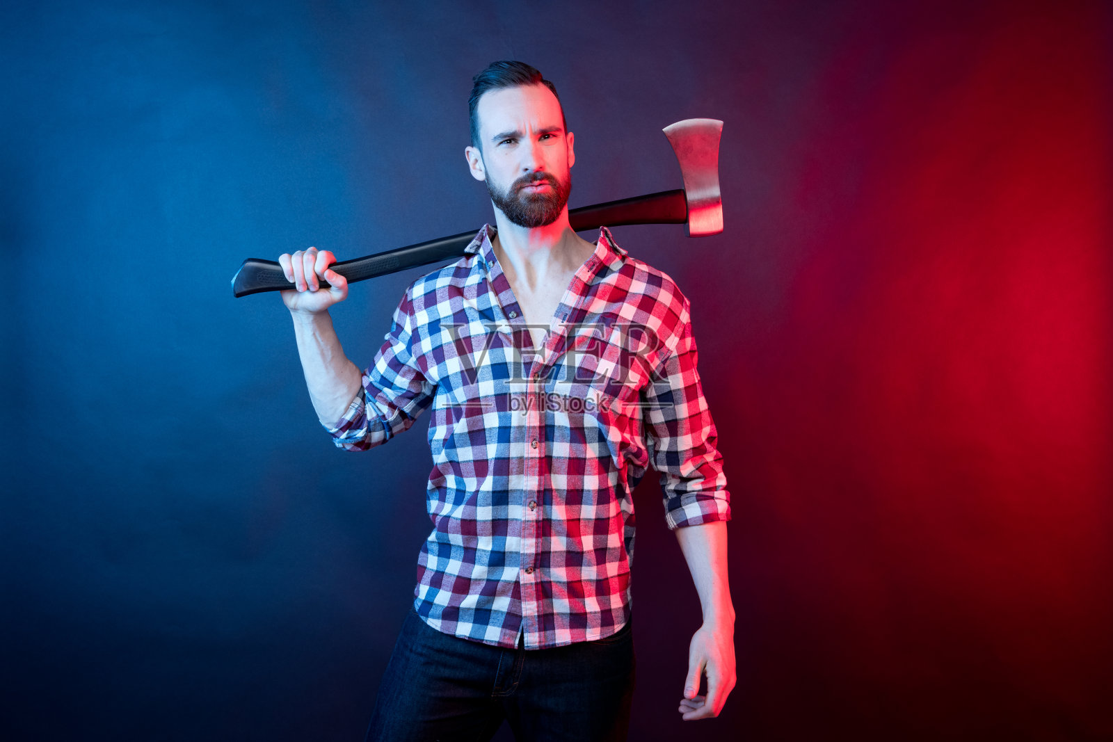 很帅的伐木工人照片摄影图片