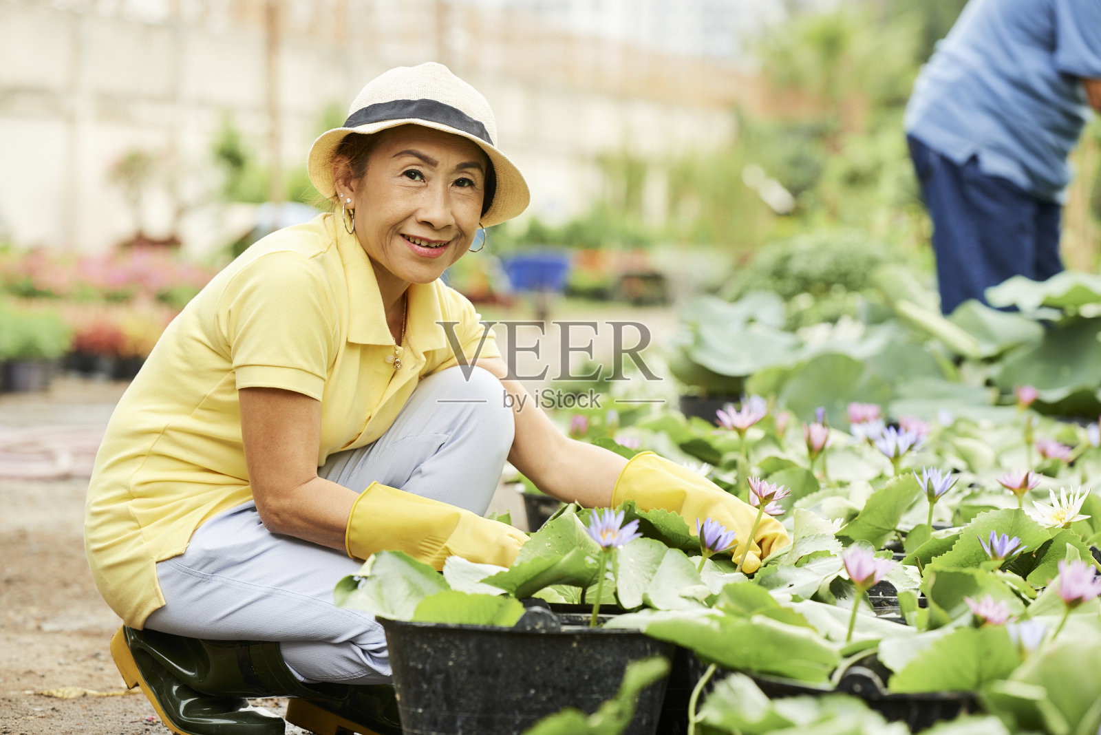 女人种水照片摄影图片