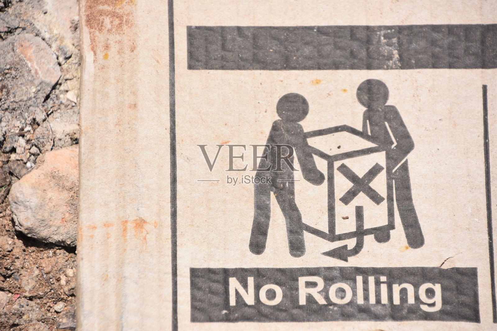 纸板包装箱上的说明和警告标志照片摄影图片