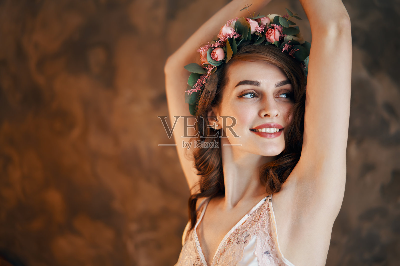 年轻和美丽的。快乐微笑女人画像照片摄影图片