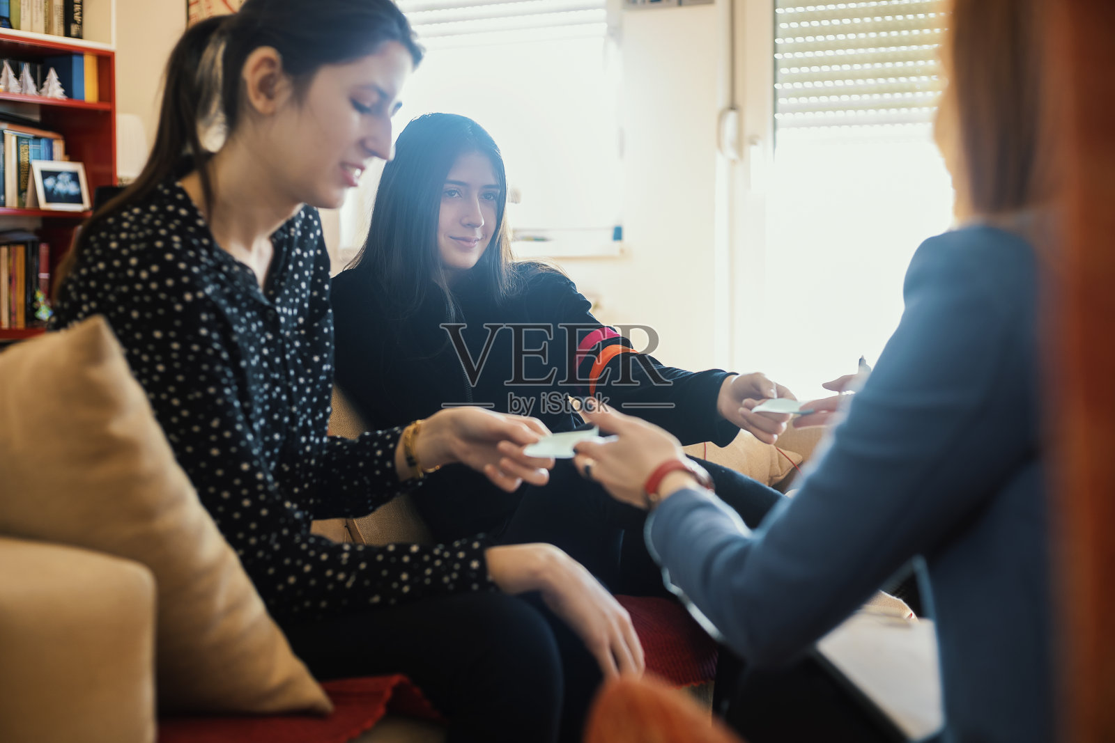 艰难的讨论照片摄影图片