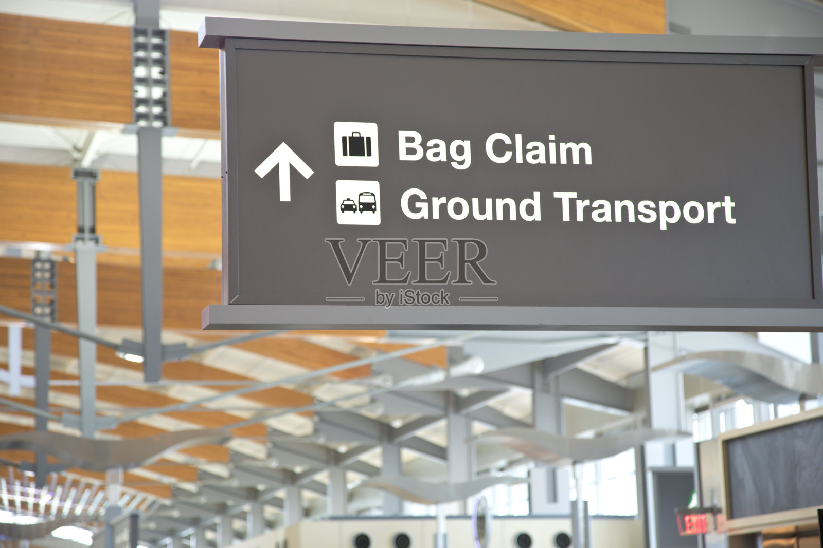 在机场行李认领处,地面运输照片摄影图片