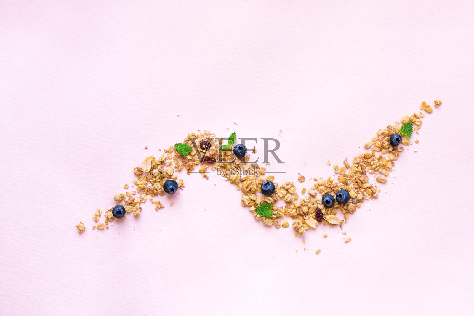 格兰诺拉麦片在粉红色的照片摄影图片