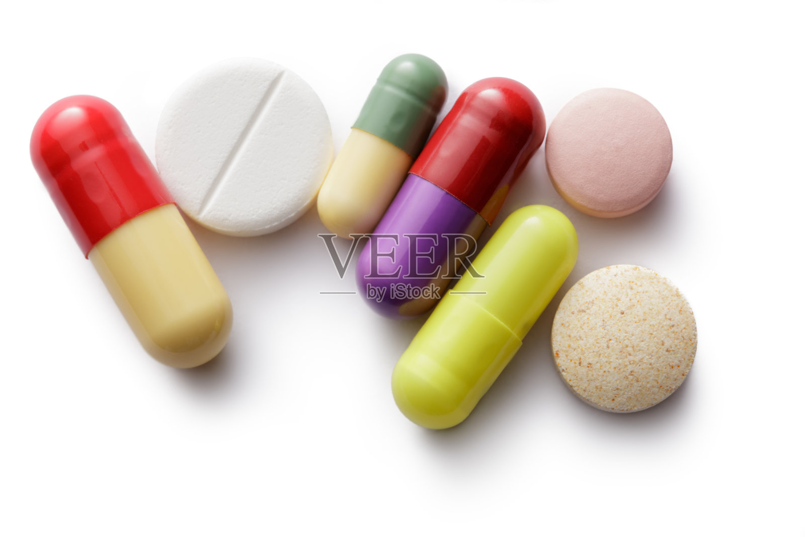 医学:在白色背景下孤立的药丸照片摄影图片