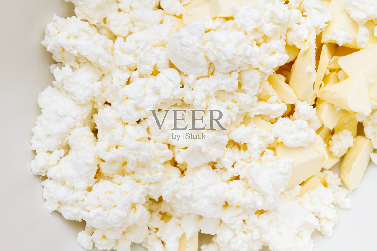 在一个搅拌盆里是配料黄油照片摄影图片