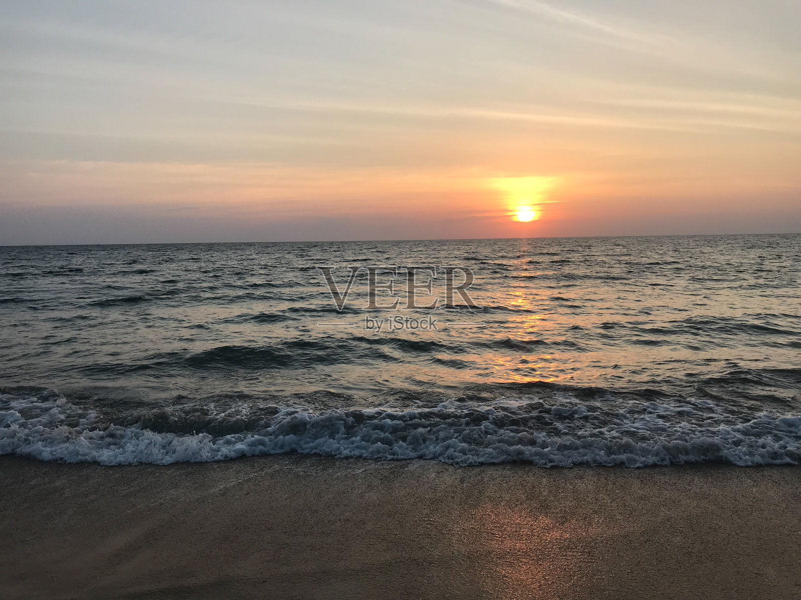 日落时香草般的天空和海滩照片摄影图片