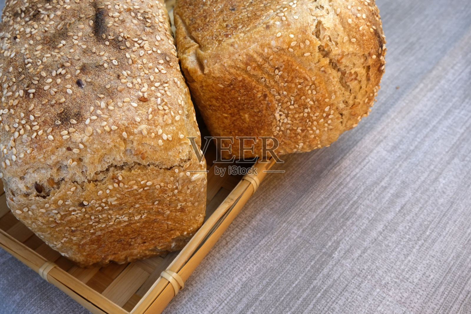 自制的黑麦面包照片摄影图片