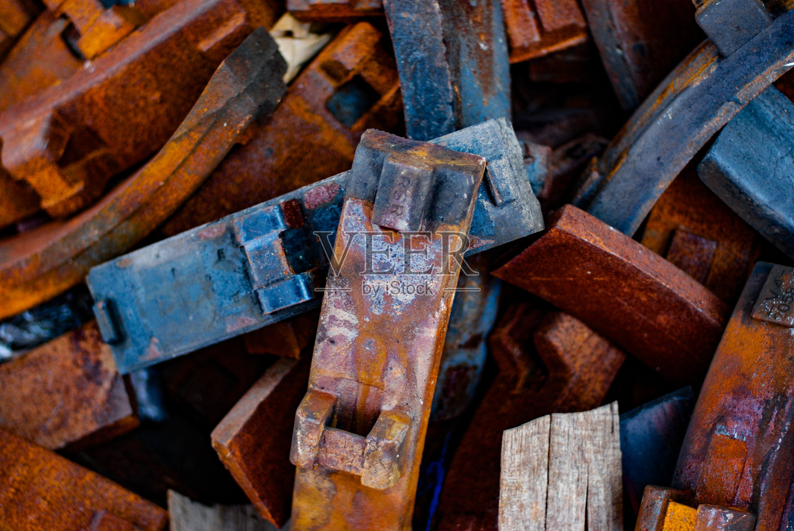 生锈的铁路设备照片摄影图片