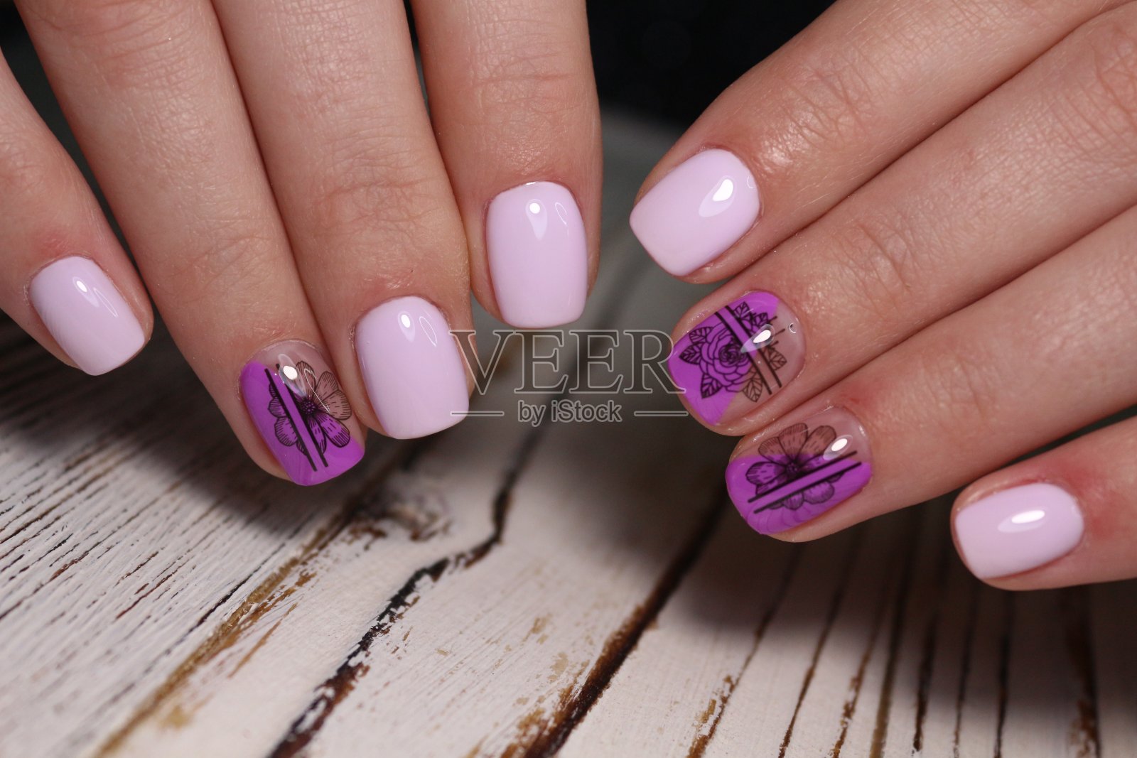 时尚设计的指甲上长漂亮的指甲照片摄影图片