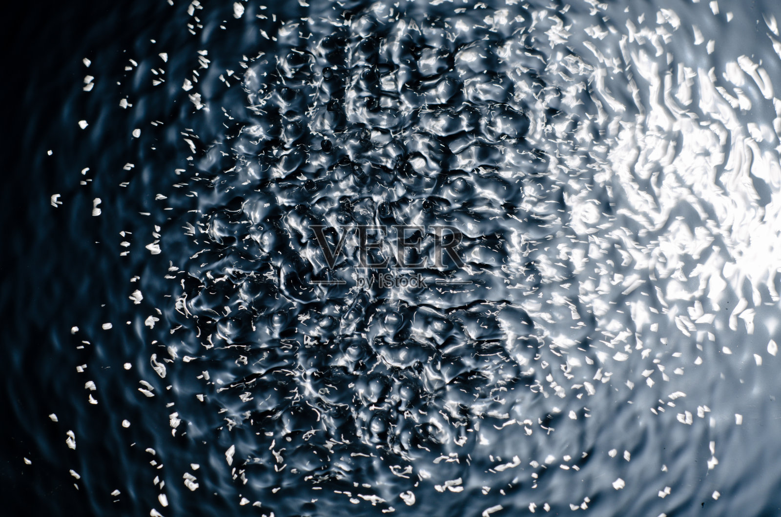 432赫兹振动影响下的水的质地照片摄影图片