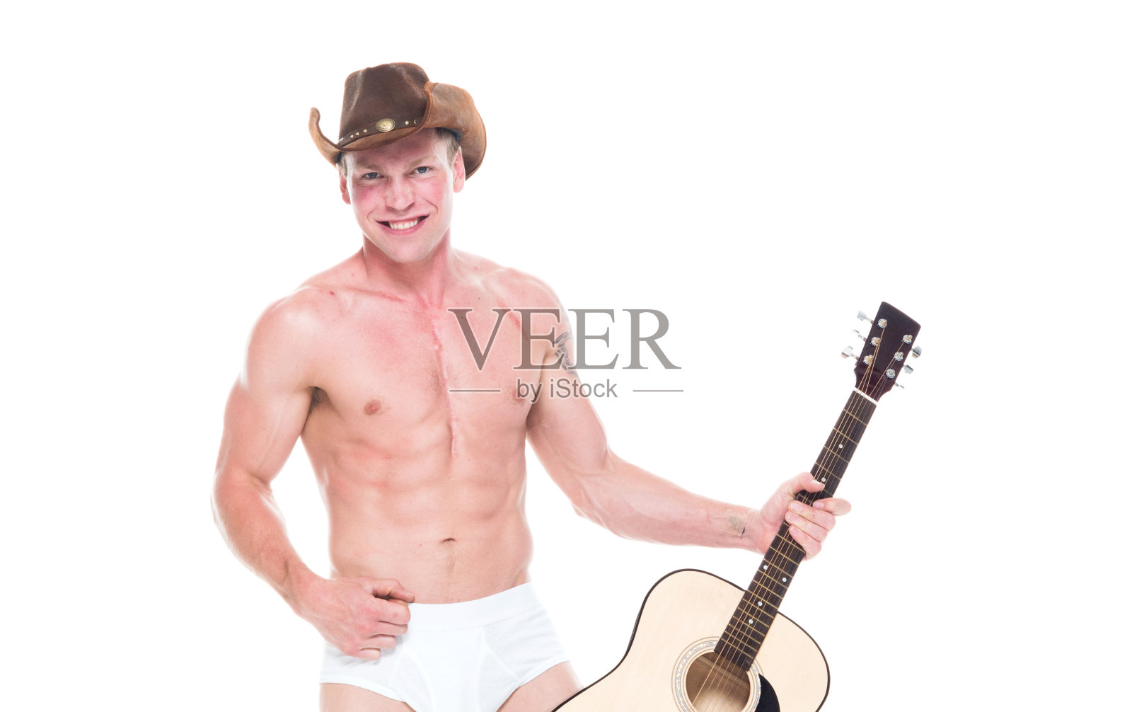穿着内衣的性感牛仔在弹吉他照片摄影图片