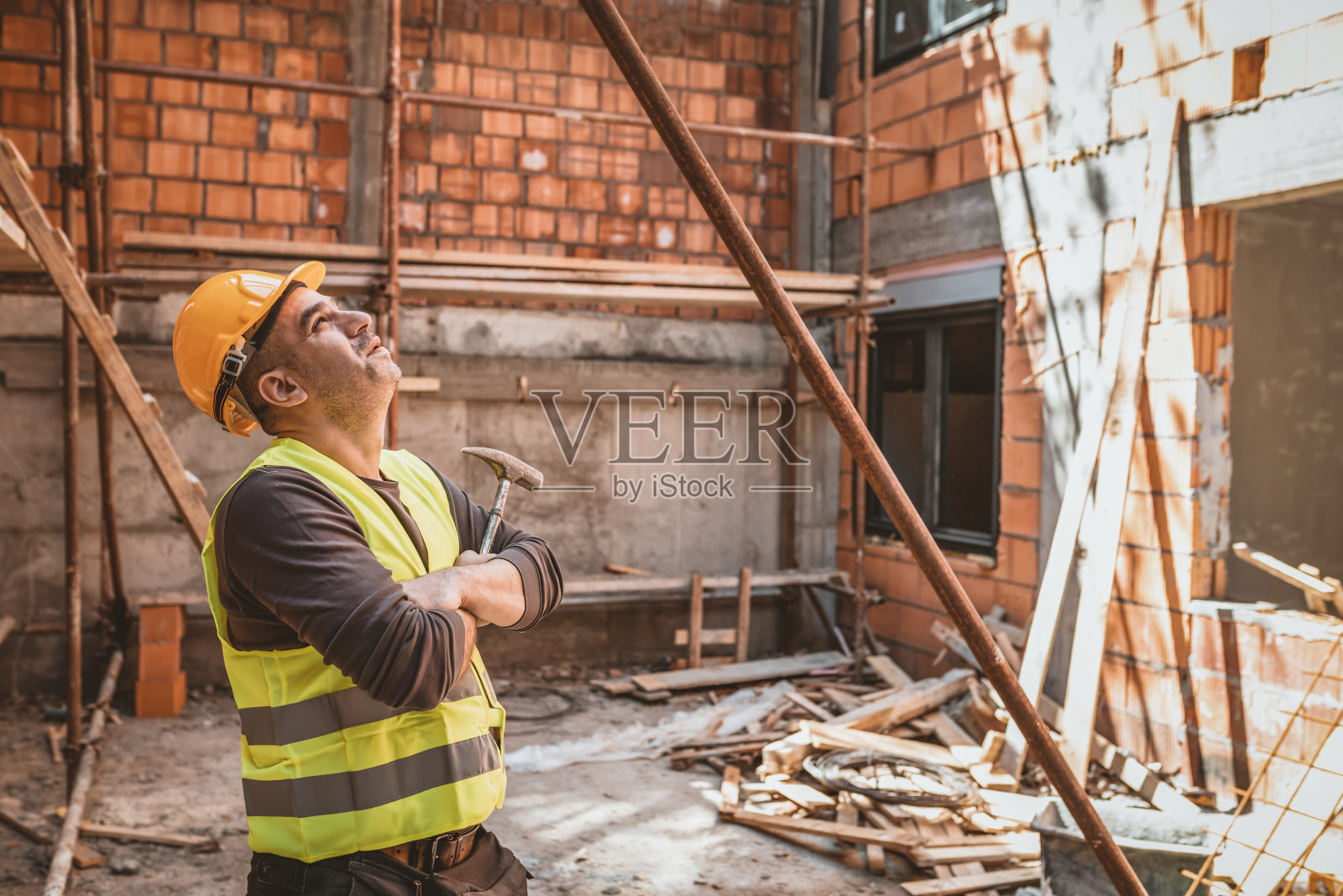 建筑工地的建筑工人照片摄影图片