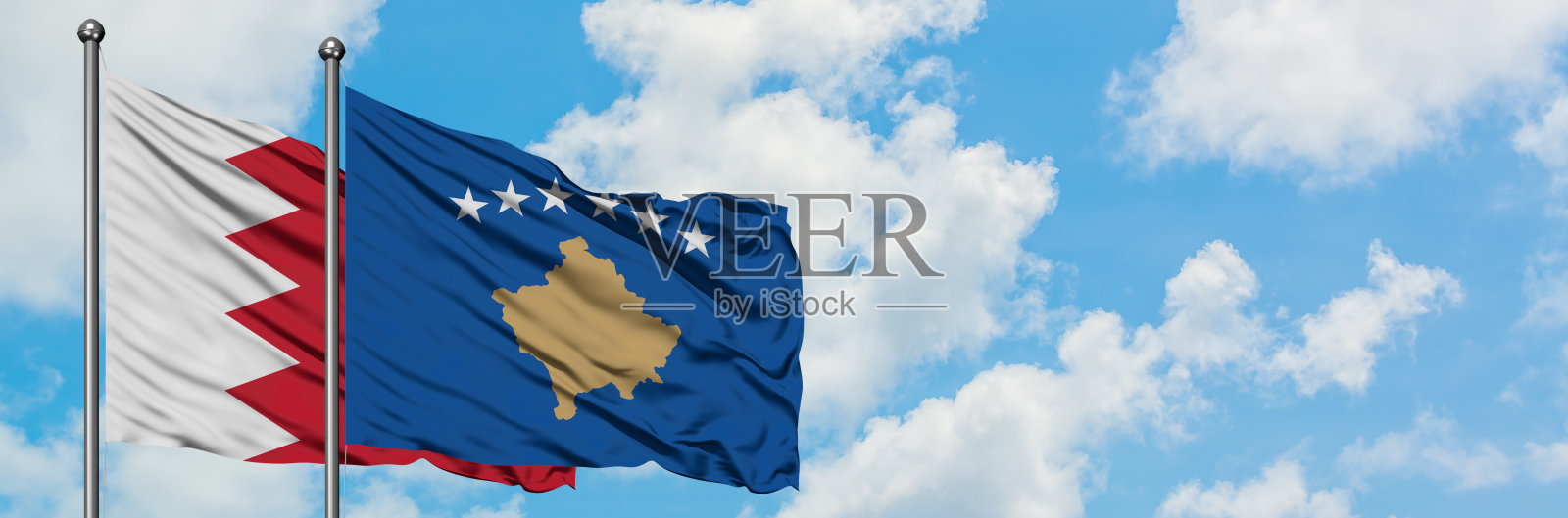 巴林和科索沃国旗在蓝天白云下飘扬,外交概念,国际关系照片摄影图片