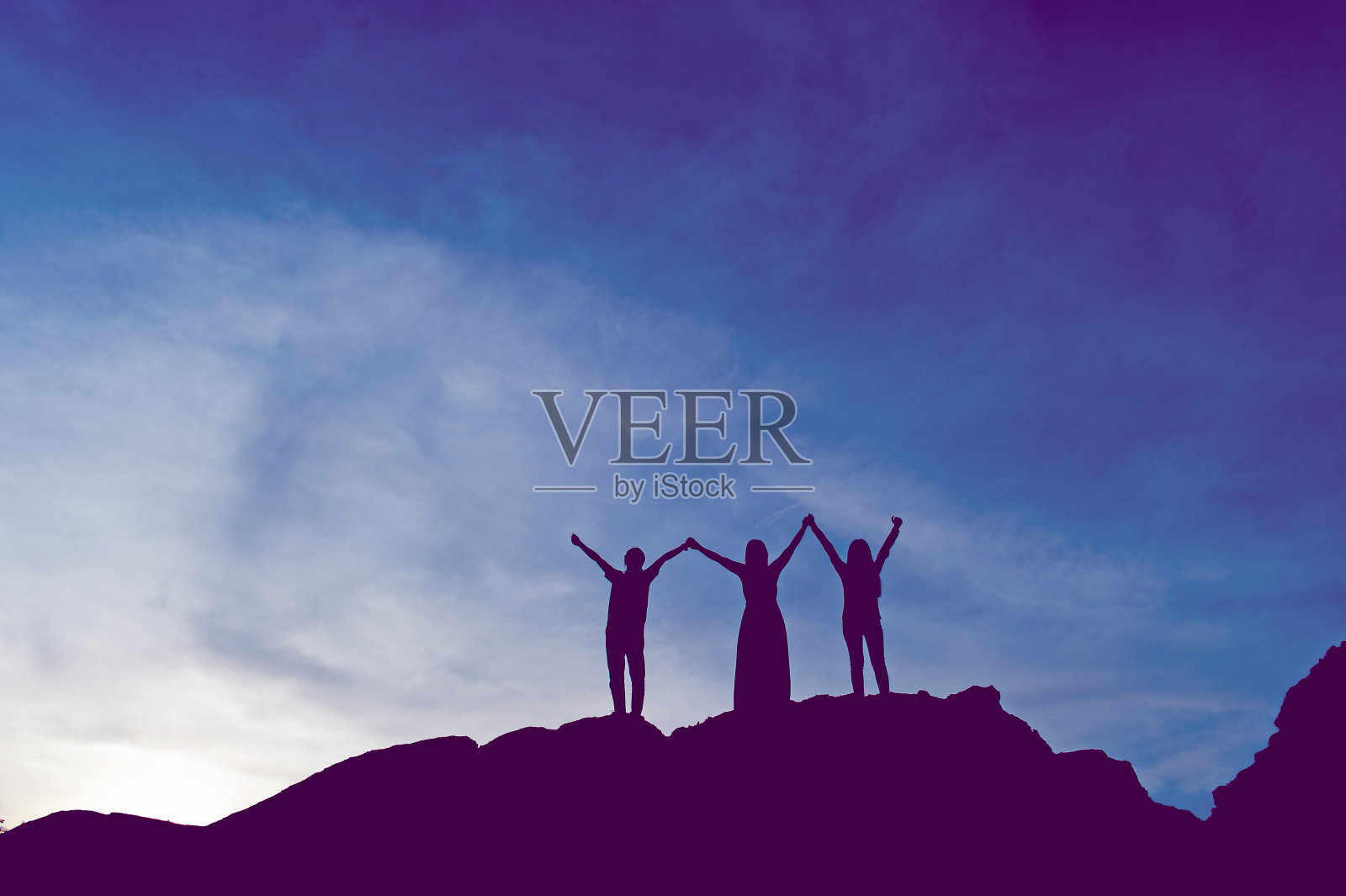 剪影的团队领导,团队合作和团队合作和愉快的剪影概念照片摄影图片