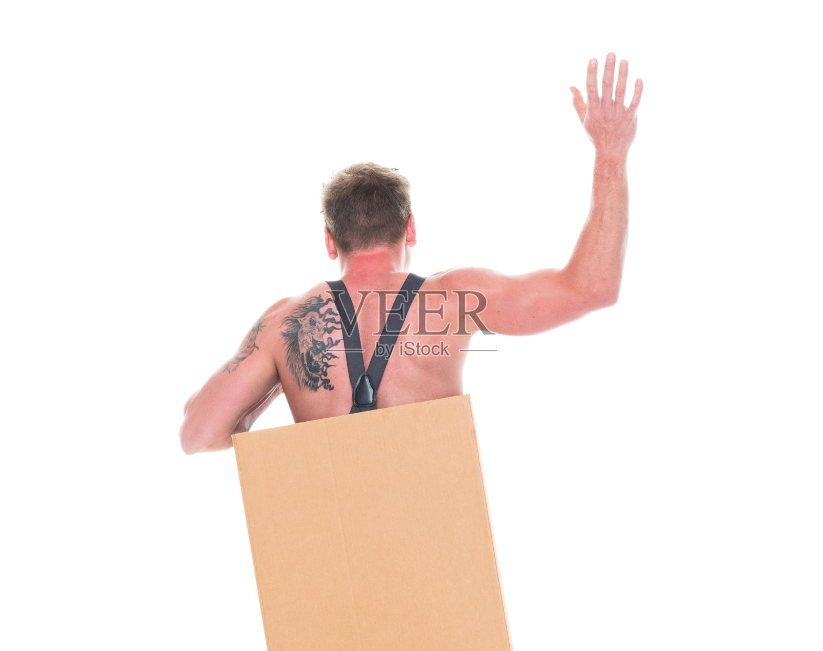 可怜的人在箱子里边走边挥手,后视镜照片摄影图片