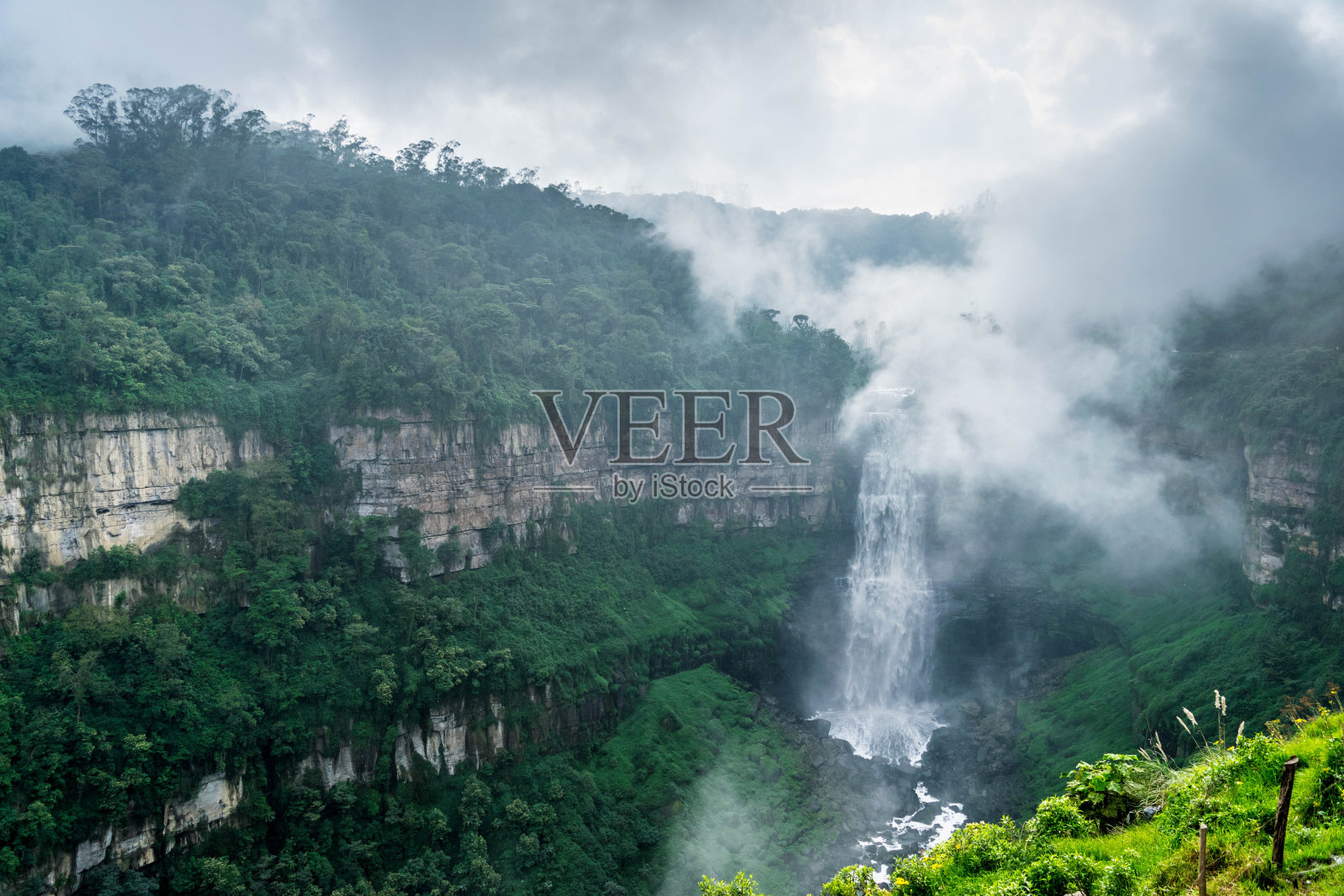 特昆达马陷落在哥伦比亚照片摄影图片