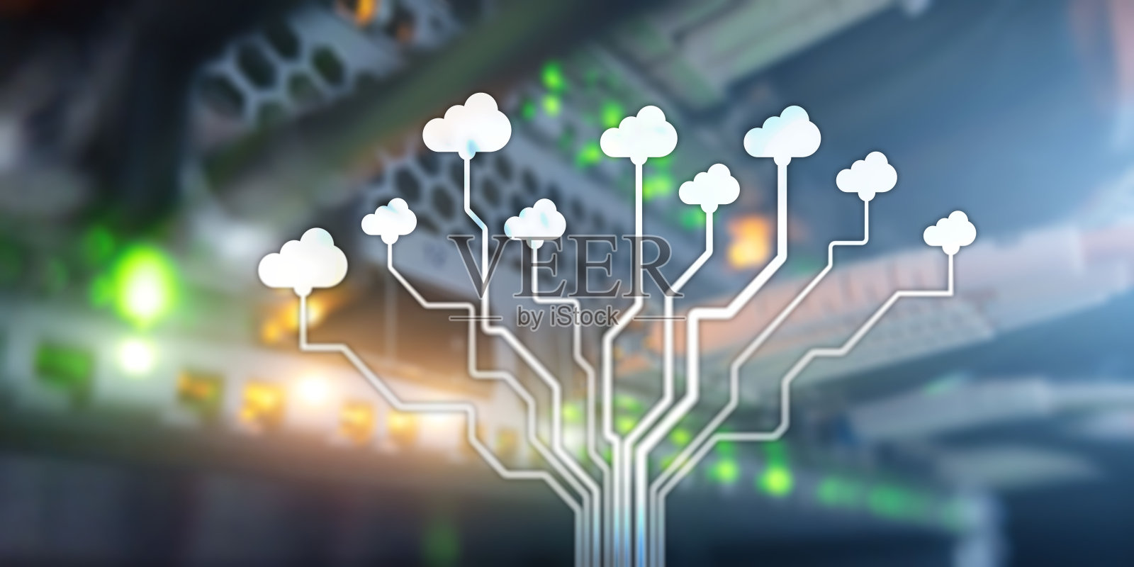 云信息计算技术概念。在服务器机架背景上的概念横幅。照片摄影图片