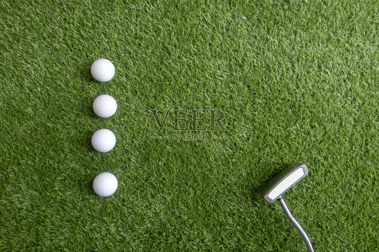 高尔夫球以绿草为背景照片摄影图片