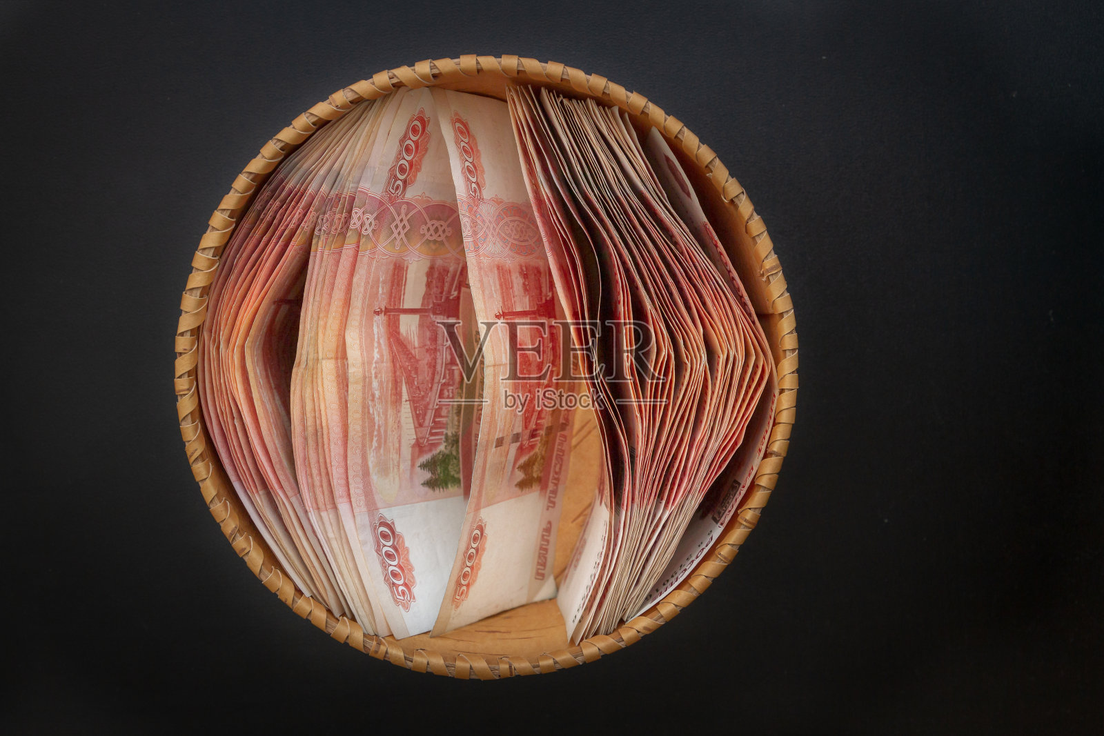 许多价值五千卢布的钞票照片摄影图片