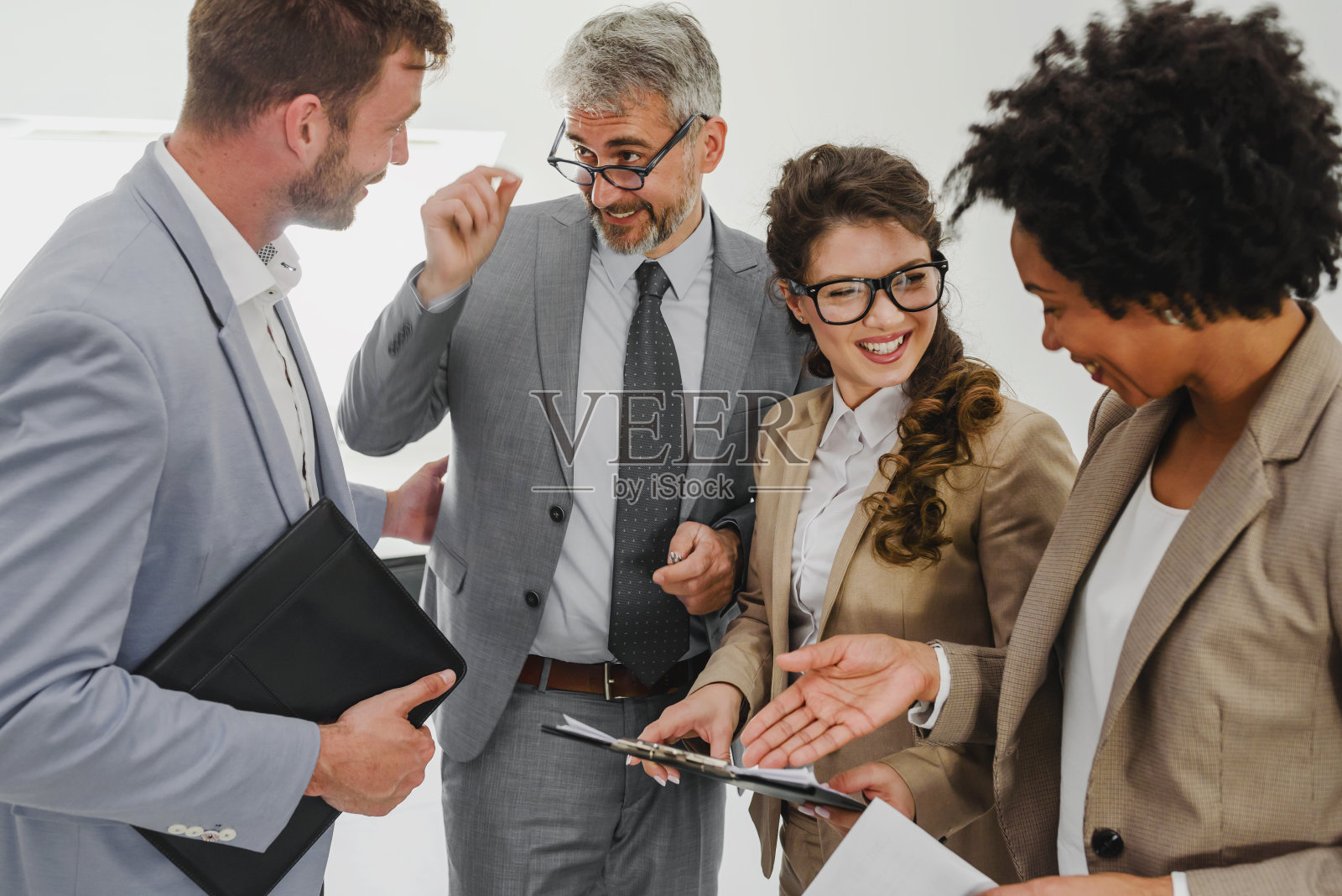 一群不同的商业人士照片摄影图片