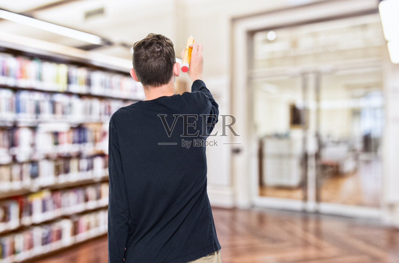 13岁的少年-照片摄影图片